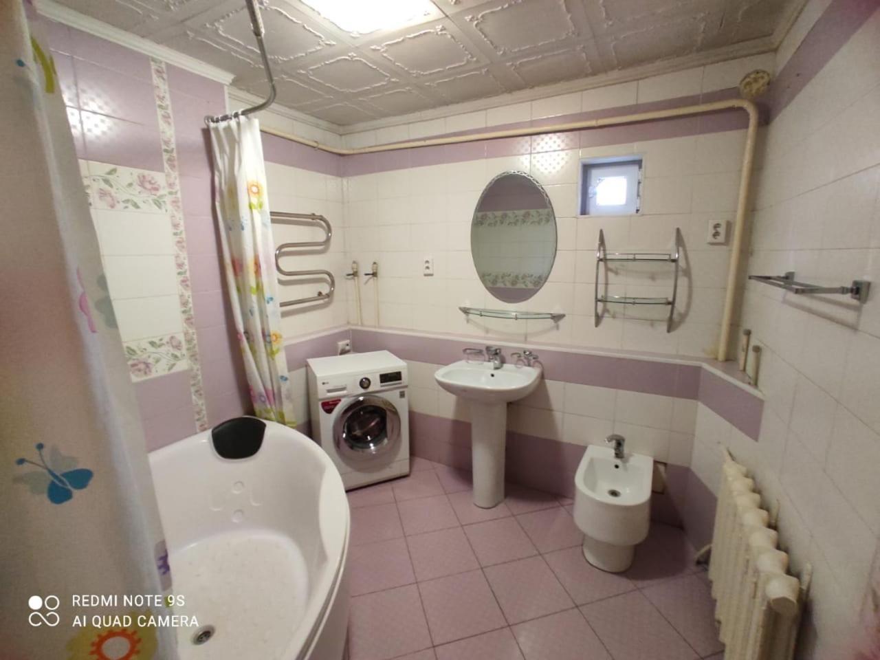 Hostel "Ormanova" Alma-Ata Buitenkant foto